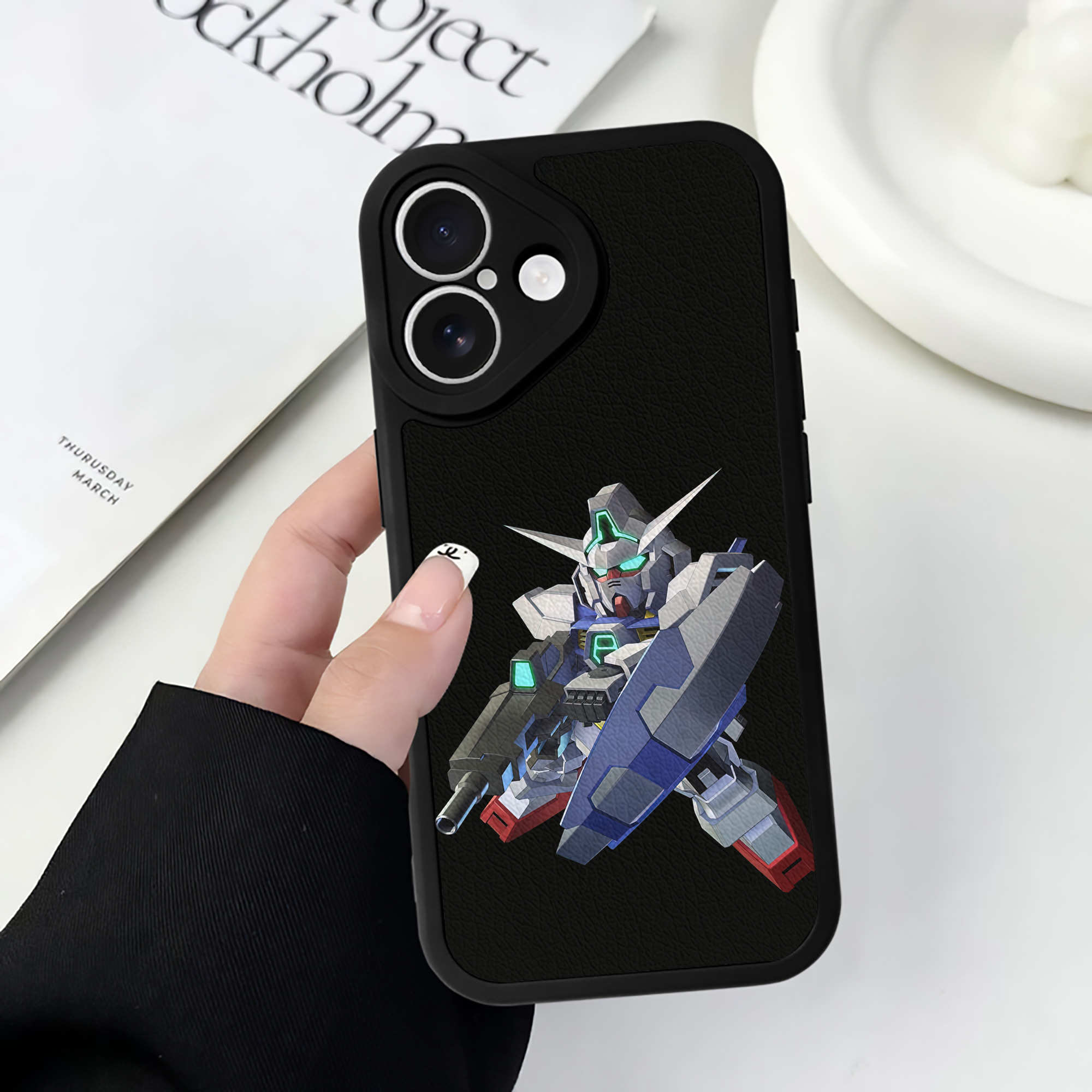 （画像用） 機動戦士ガンダム Mobile Suit Gundam 【iPhone 16シリーズ対応】シリコンスマホケース（レザー調） 材質：シリコン